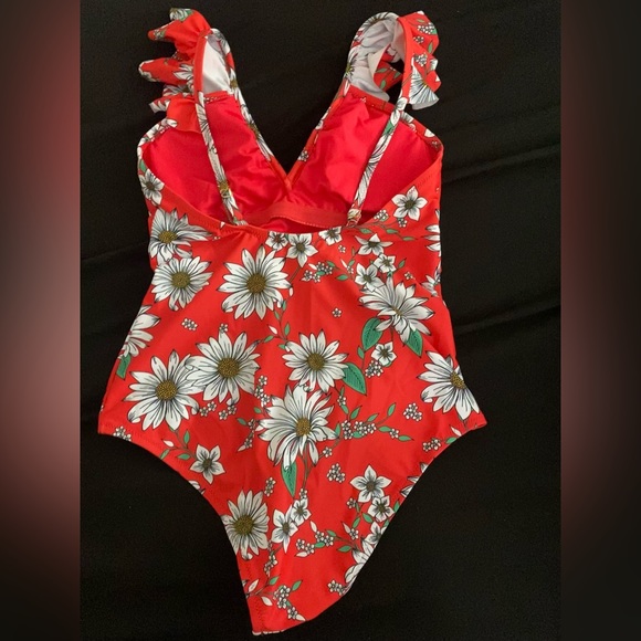 Jessica Simpson bathing suit - Picture 3 of 5
